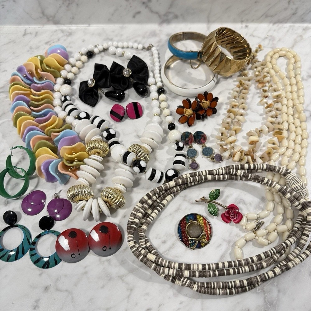 Vintage Jewelry Lot Avon Japan Plastic Bead Enamel Earrings Brooch Bangle 18 pc